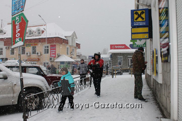 Зимой в Алуште тротуаров не касается рука коммунальщиков
