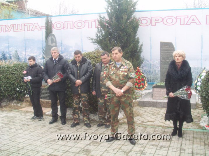 Митинг в Алуште около памятника погибшим в Афганистане