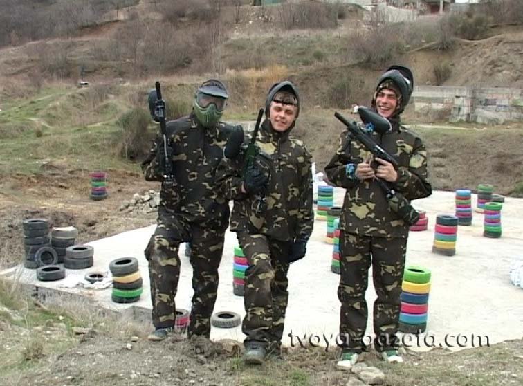 Первые любители пейнтбола в Алуште