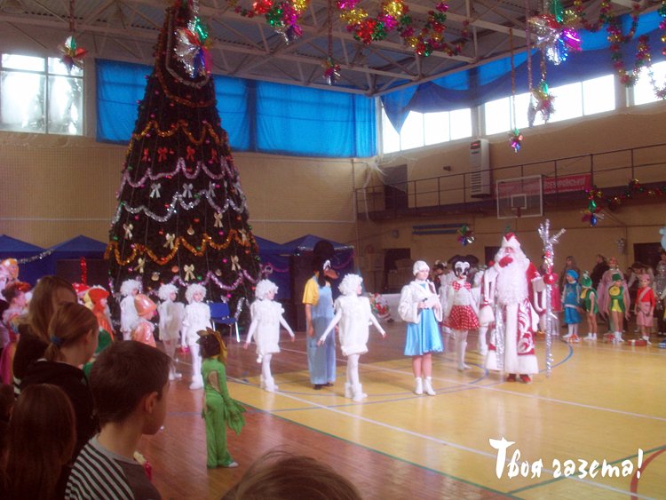 В Алуште прошли праздничные представления "Новогодняя елка мэра"