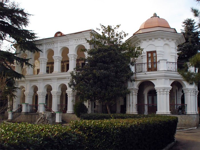 В Алуште незаконно уволенный директор Дворца пионеров оказался на больничной койке. "Твоя газета!" — новости Алушты.