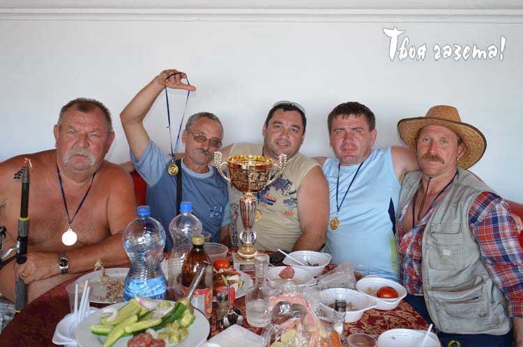 Обладатели кубка команда "Водник". Алушта. День рыбака. 26.07 2014. Фото Андрея Облезова. "Твоя газета!" — новости Алушты.
