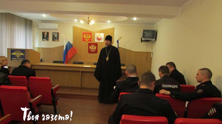 Полицейских Алушты поздравили с Днем победы, 08.05.2015. Фото Евгении Асмоловой. "Твоя газета!" — новости Алушты.