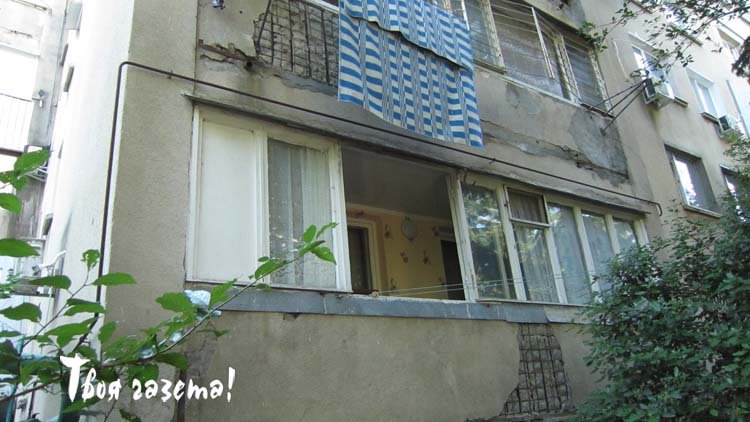 Обшарпанные фасады многоэтажек в Партените, Алушта. 17.08.2015. "Твоя газета!" — новости Алушты.