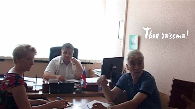 Заседание депутатской комиссии по этике горсовета Алушты (Владимир Щербина справа), 06.07.2016. Фото Андрея Облезова. "Твоя газета!" — новости Алушты.