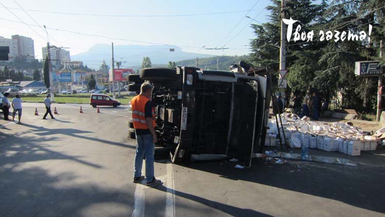 В Алуште перевернулась фура с вином, 14.07.2016. "Твоя газета!" — новости Алушты.