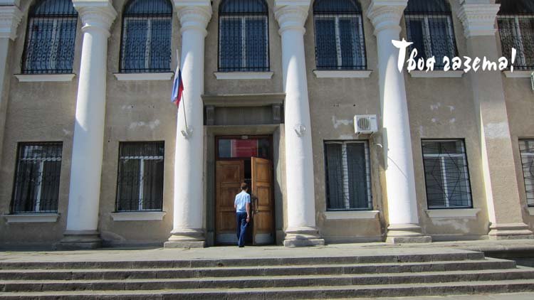 В Алуште осужден мошенник, выманивший у граждан более 100 000 долларов за обещания оформить землю. "Твоя газета!" — новости Алушты.